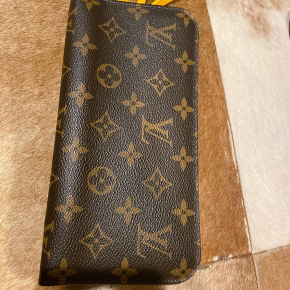 LV handbag and wallet.authentic. Smoke & pet free - Picture 3 of 4